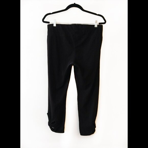 Black Capri Leggings with Flower Cut-out Detail, Women's Large - Picture 2 of 4